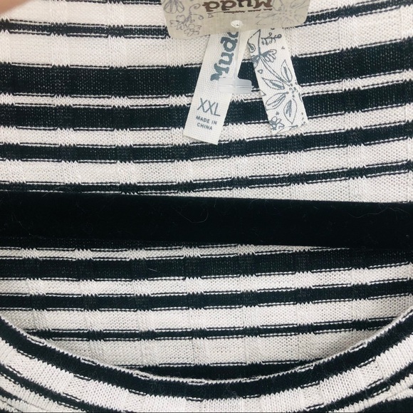 Mudd Black and white striped longsleeve blouse - Picture 3 of 9